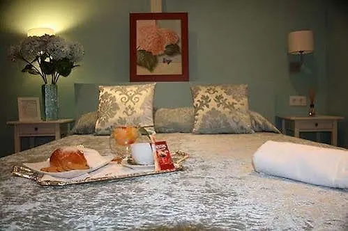 *** Guest house La Via Mezquita Hotel Seville Spain